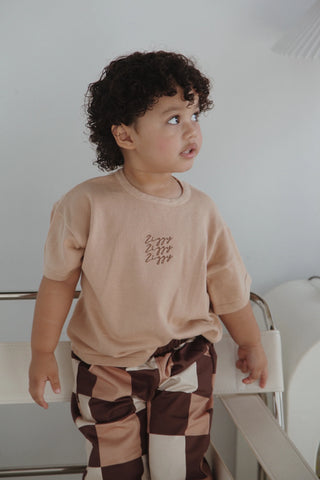 SIGNATURE TEE | PECAN (KIDS)